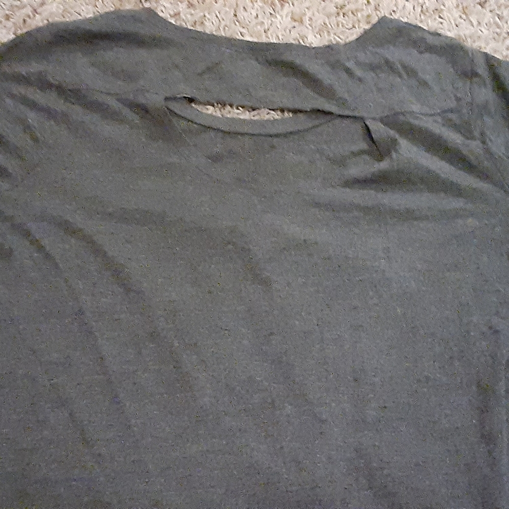 T shirt - Picture 2 of 3
